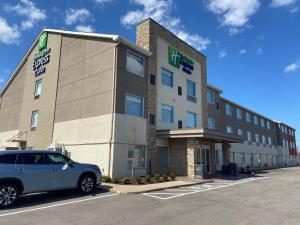 Holiday Inn Express Suites Elyria By IHG — Property