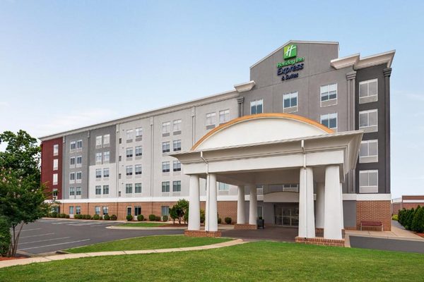 Holiday Inn Express Suites Fredericksburg by IHG — Property