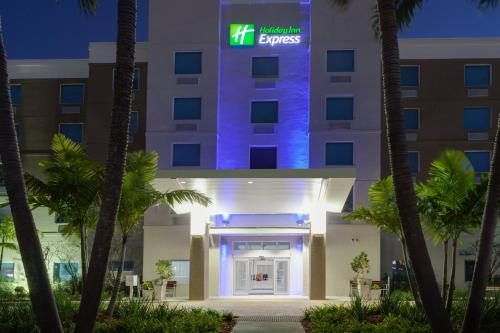 Holiday Inn Express Suites Ft Lauderdale Airport Cruise by IHG Fort Lauderdale Bro — Property