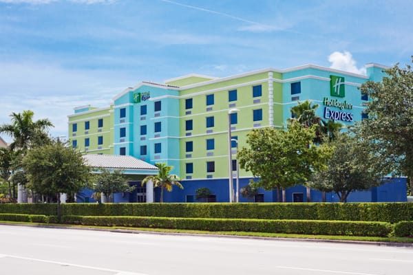 Holiday Inn Express Suites Ft Lauderdale Airport Cruise by IHG Fort Lauderdale Bro — Property