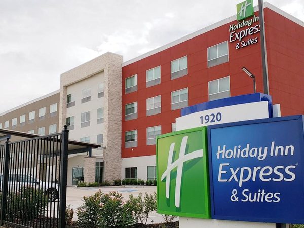 Holiday Inn Express Suites Houston IAH Beltway 8 — Property