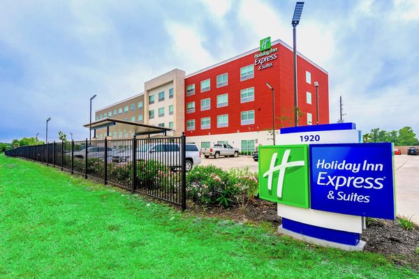 Holiday Inn Express Suites Houston IAH Beltway 8 — Property