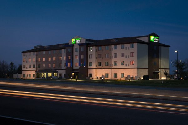 Holiday Inn Express Suites Kansas City Airport — Property