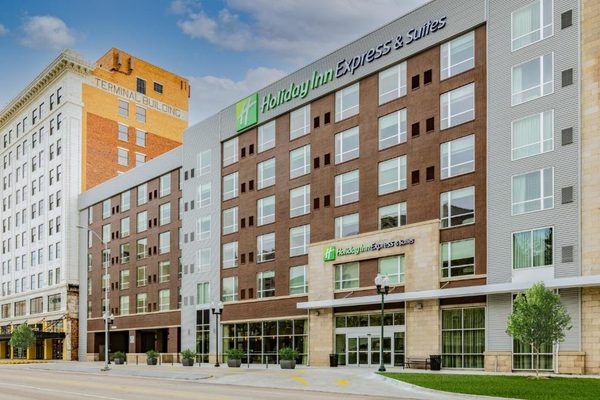 Holiday Inn Express Suites Lincoln Downtown By IHG — Property