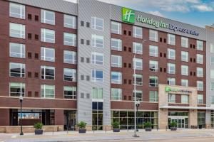 Holiday Inn Express Suites Lincoln Downtown By IHG — Property