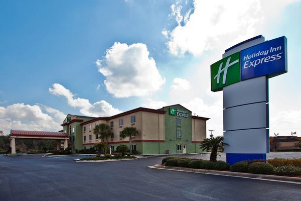 Holiday Inn Express Suites Live Oak by IHG — Property