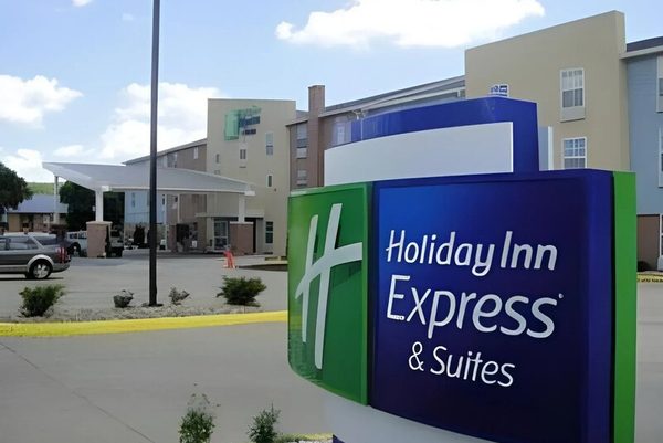 Holiday Inn Express Suites North Kansas City by IHG — Property