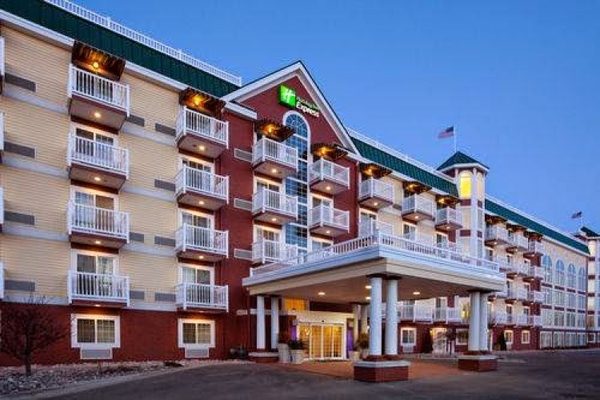 Holiday Inn Express Suites Petoskey By IHG Petoskey Emmet County Michigan — Property