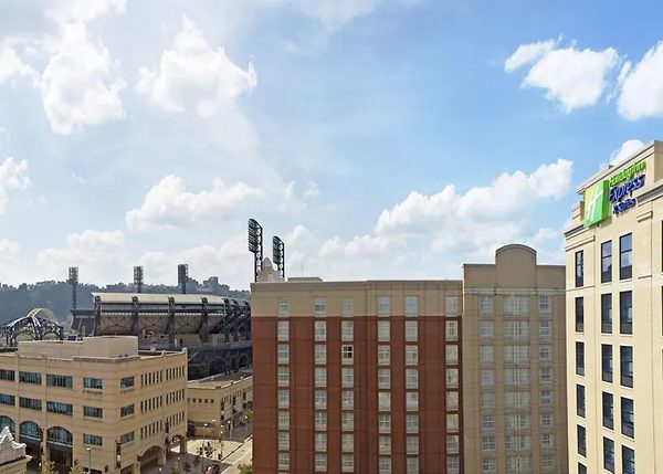 Holiday Inn Express Suites Pittsburgh North Shore By IHG — Property