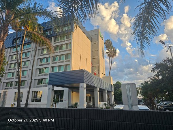 Holiday Inn Express Van Nuys by IHG Los Angeles California — Property