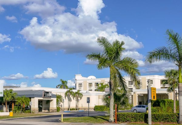 Holiday Inn Fort Myers Downtown Area By IHG Fort Myers Florida — Property