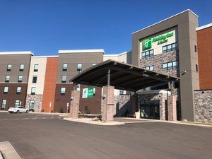 Holiday Inn Suites Sioux Falls Airport By IHG Sioux Falls South Dakota — Property