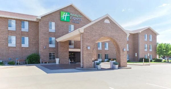 Holiday Inn Suites Sioux Falls Airport By IHG Sioux Falls South Dakota — Property