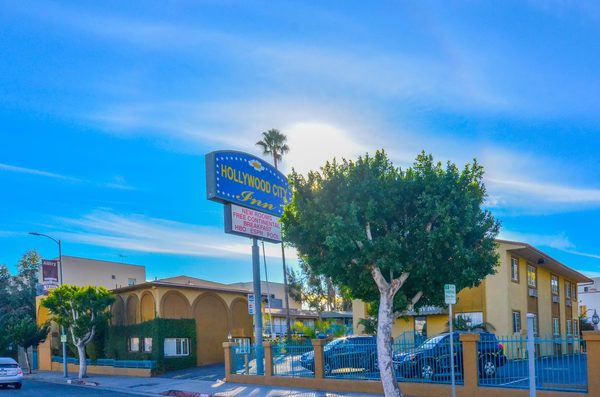 Hollywood City Inn — Property