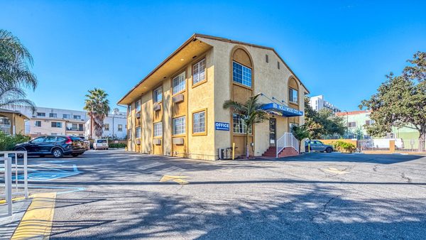 Hollywood City Inn — Property
