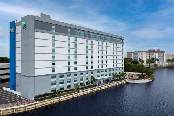 Home2 Suites By Hilton Miami Airport South Blue Lagoon Miami Florida — Property