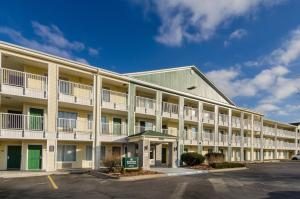 HomeTowne Studios Denver Glendale Cherry Creek — Property