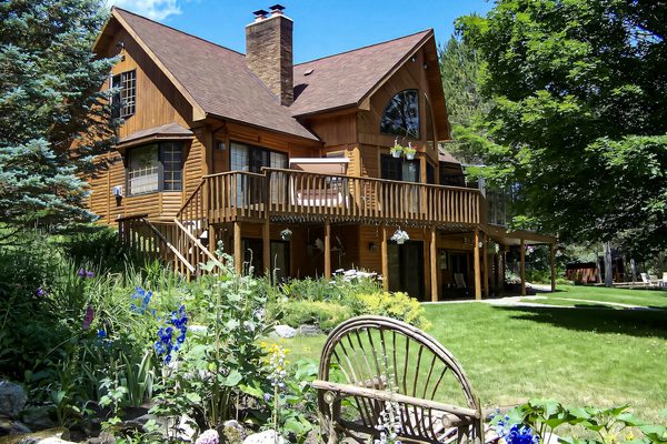 Horton Creek Inn Bed Breakfast Charlevoix Charlevoix County Michigan — Property