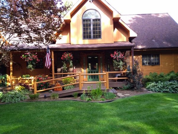 Horton Creek Inn Bed Breakfast Charlevoix Charlevoix County Michigan — Property