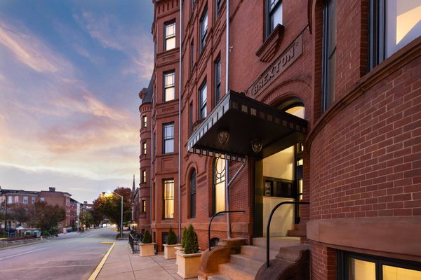 Hotel Brexton — Property