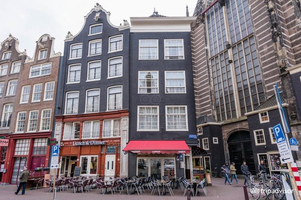 Hotel Cafe Corner House — Property