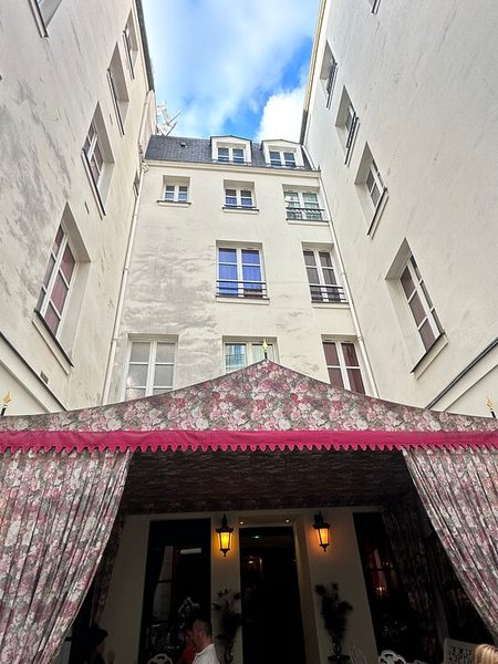 Hotel de JoBo — Property
