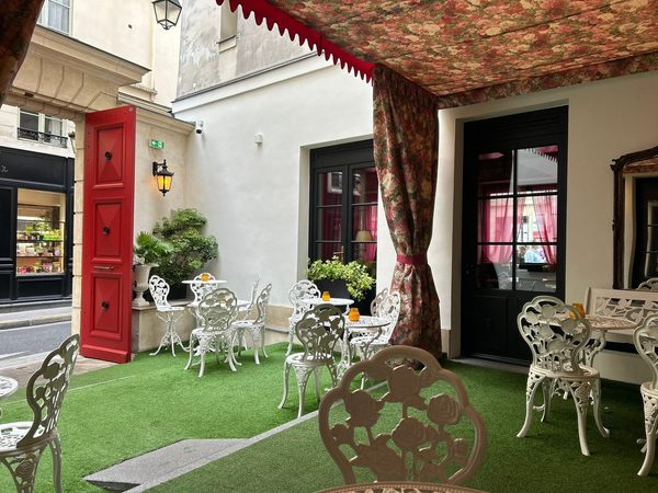 Hotel de JoBo — Property