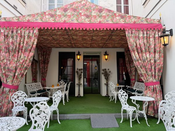 Hotel de JoBo — Property