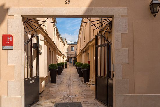 Hotel de l Horloge — Property