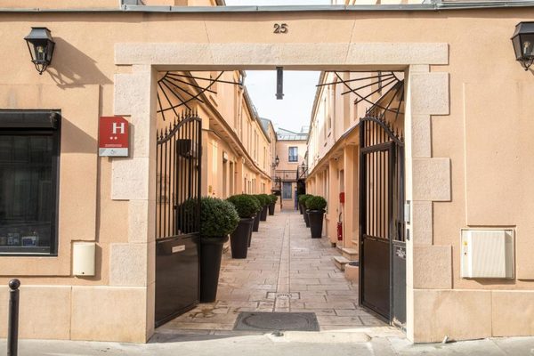 Hotel de l Horloge — Property