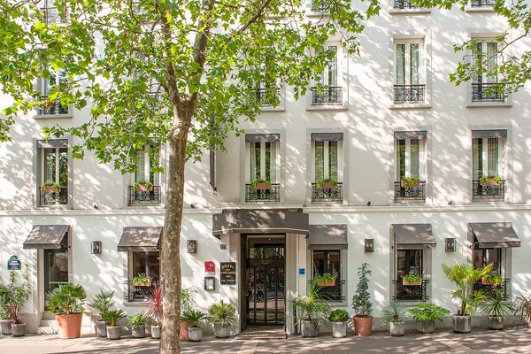 Hotel De La Porte Doree — Property