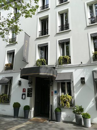 Hotel De La Porte Doree — Property