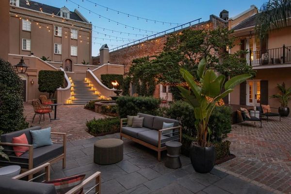 Hotel De La Poste French Quarter A Renaissance Hotel — Property