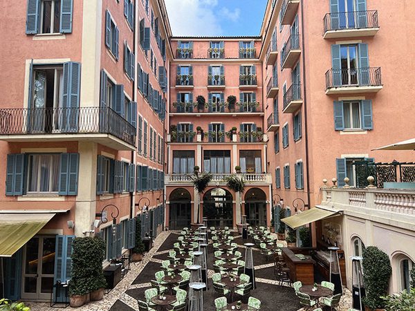 Hotel de Russie — Property