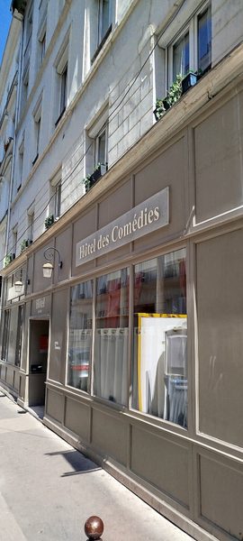 Hotel des Comedies — Property