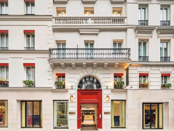 Hotel du Triangle d Or — Property