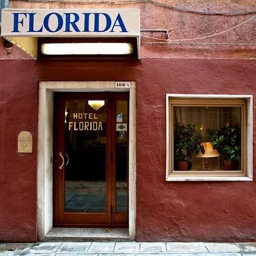 Hotel Florida — Property