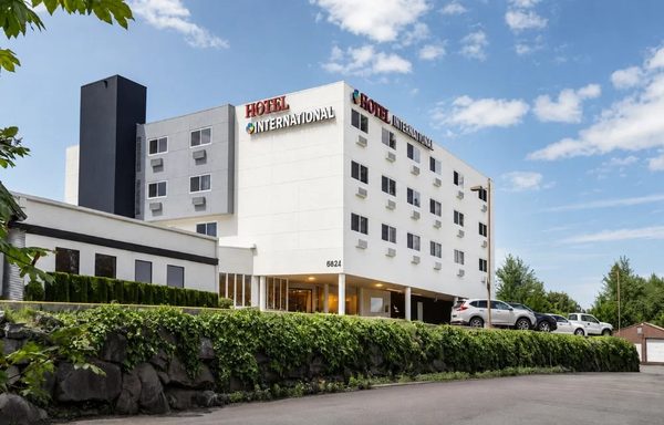 Hotel International — Property