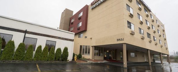 Hotel International — Property