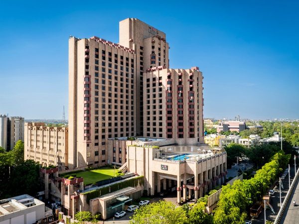 Hotel LA — Property