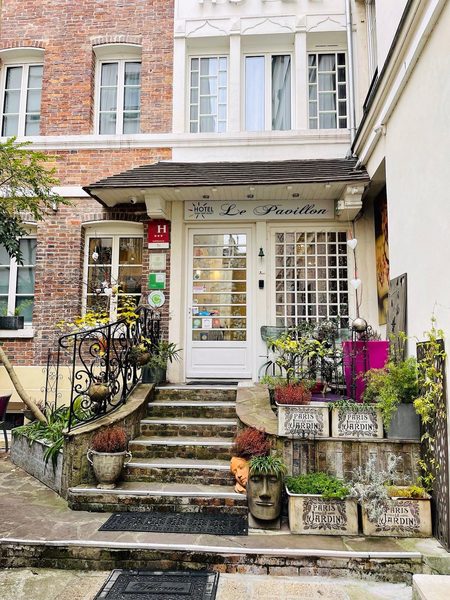 Hotel Le Pavillon — Property