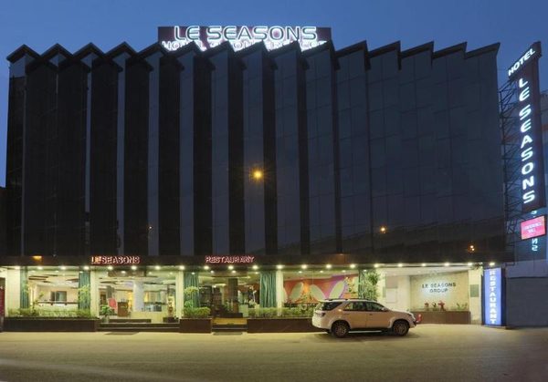 Hotel Le Seasons — Property