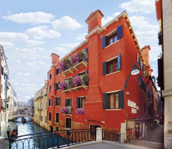 Hotel mercurio — Property