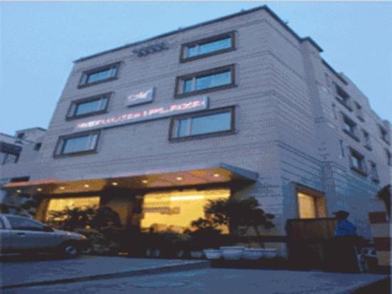 Hotel Meridian Plaza — Property