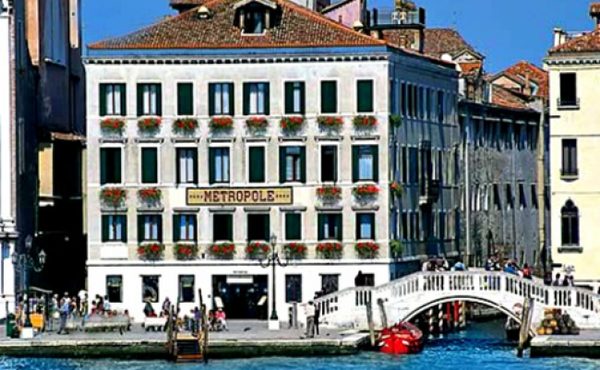 Hotel Metropole — Property