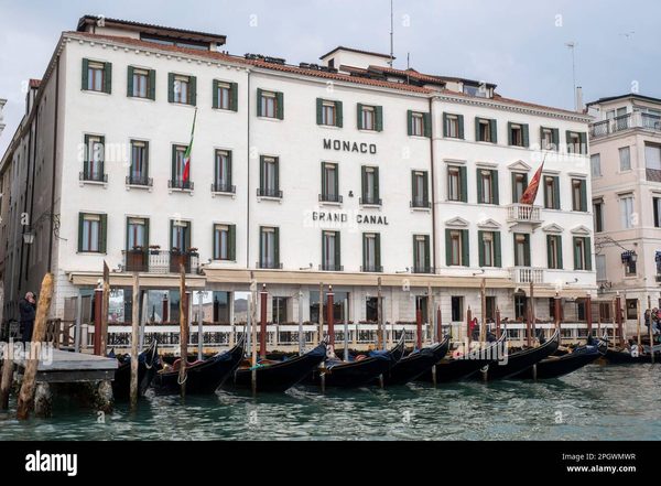 Hotel Monaco Grand Canal — Property