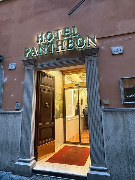 Hotel Pantheon — Property