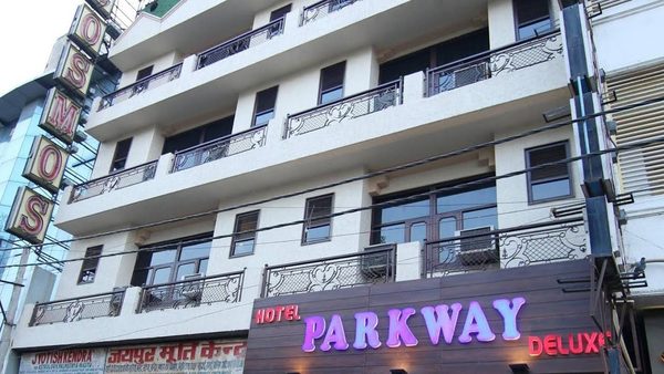 Hotel Parkway Deluxe — Property