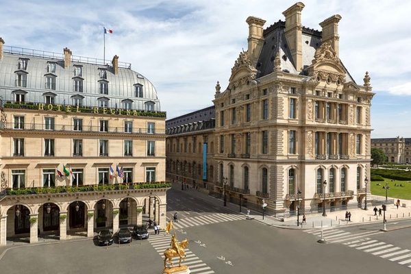 Hotel Regina Louvre — Property