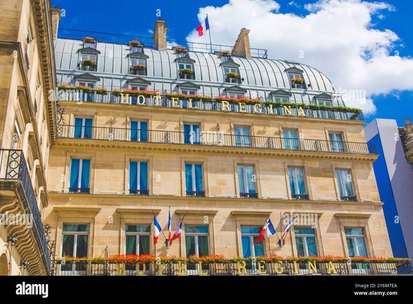 Hotel Regina Louvre — Property